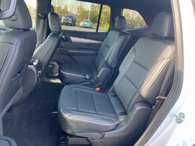 Certified 2025 Buick Enclave Preferred FWD image 20