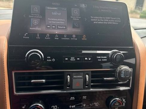 Used 2024 INFINITI QX80 Sensory AWD/4WD image 9