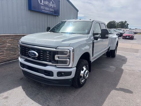 Used 2025 Ford F350 Platinum AWD/4WD image 2