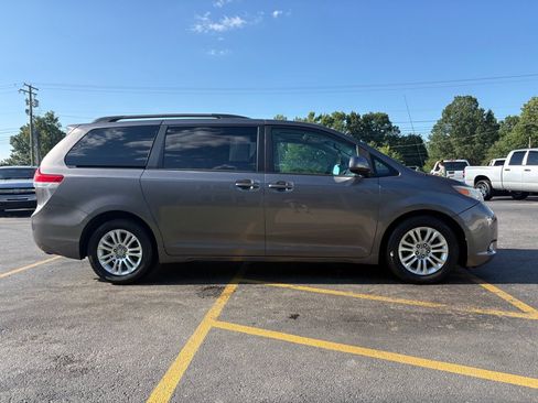 Used 2011 Toyota Sienna XLE FWD image 5