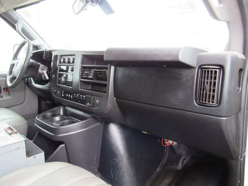 Used 2017 Chevrolet Express 2500 RWD image 15