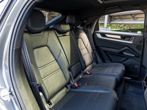 Certified 2025 Porsche Cayenne Coupe image 51