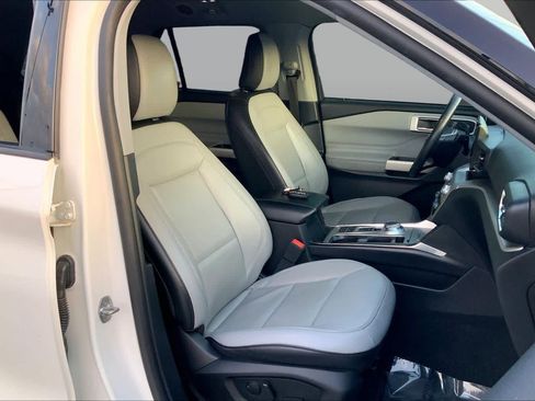 Used 2021 Ford Explorer XLT w/ Equipment Group 202A RWD image 9