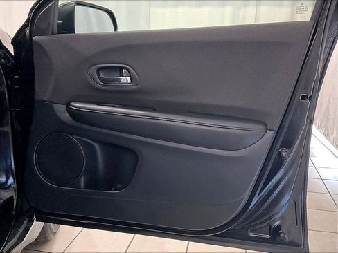 Used 2019 Honda HR-V LX image 12
