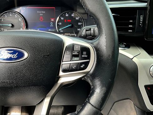 Used 2021 Ford Explorer XLT image 12