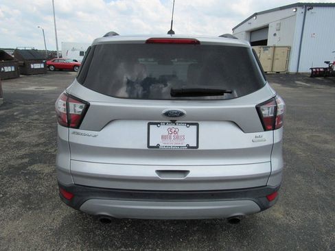 Used 2018 Ford Escape SE w/ Ford Safe & Smart Package FWD image 4