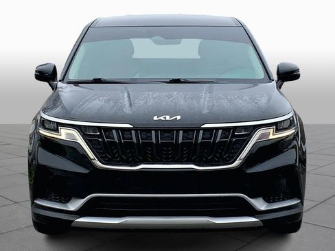 Used 2023 Kia Carnival LX image 4