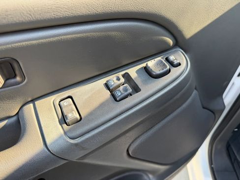Used 2005 Chevrolet Silverado 2500 LS w/ Heavy-Duty Power Package image 14