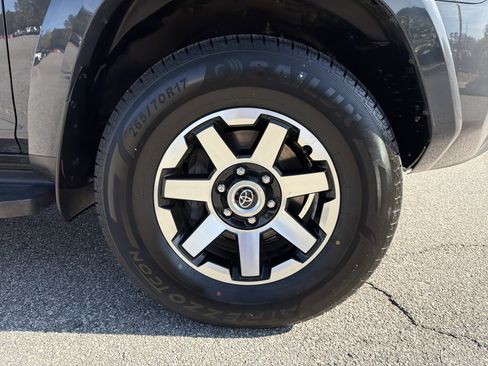 Certified 2024 Toyota 4Runner TRD Off-Road Premium image 24