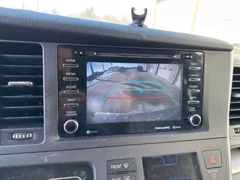 Used 2020 Toyota Sienna LE image 10