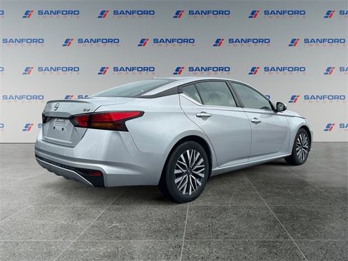 Used 2023 Nissan Altima 2.5 SV image 5
