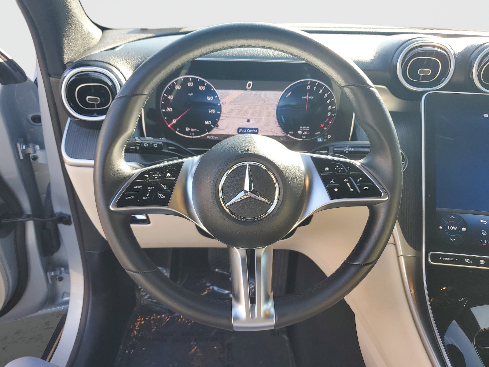 Used 2025 Mercedes-Benz GLC 350e 4MATIC image 28