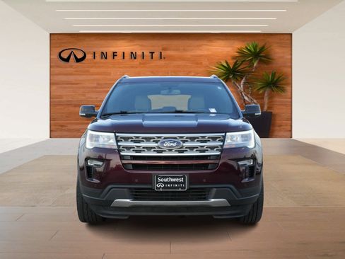 Used 2018 Ford Explorer XLT w/ Equipment Group 202A image 2