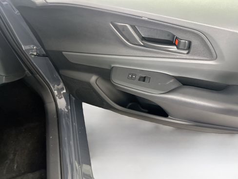 Used 2025 Toyota Prius LE image 31