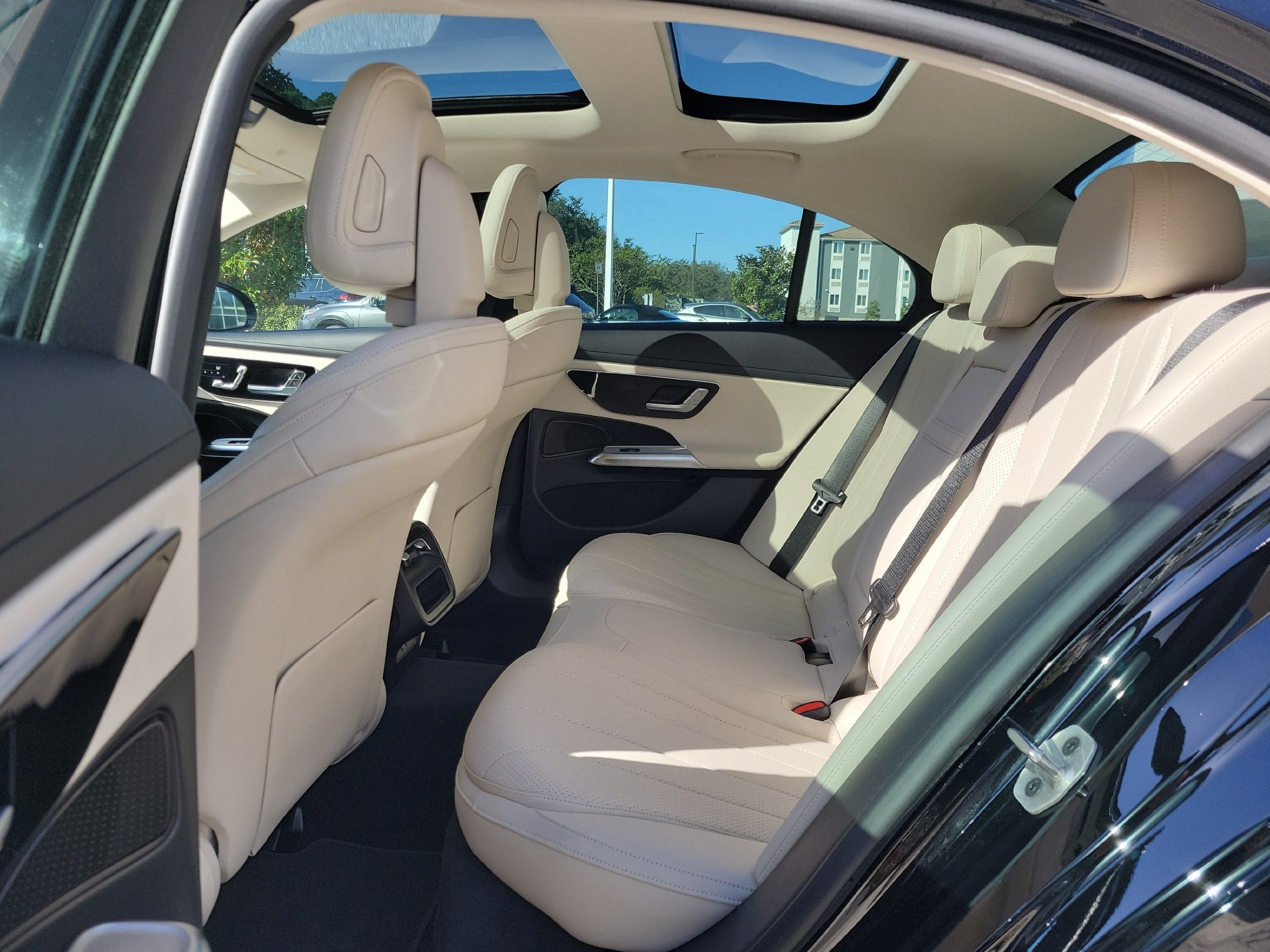 Used 2025 Mercedes-Benz E 350 Sedan w/ Winter Package image 18