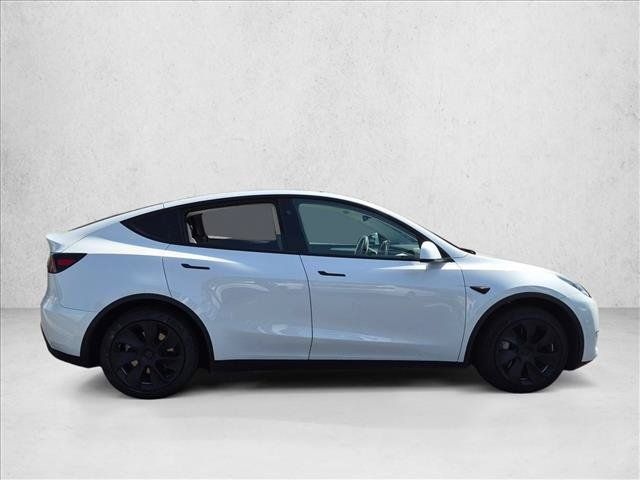 Used 2024 Tesla Model Y Long Range AWD/4WD image 4