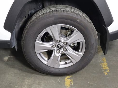 Used 2025 Toyota RAV4 XLE FWD image 40