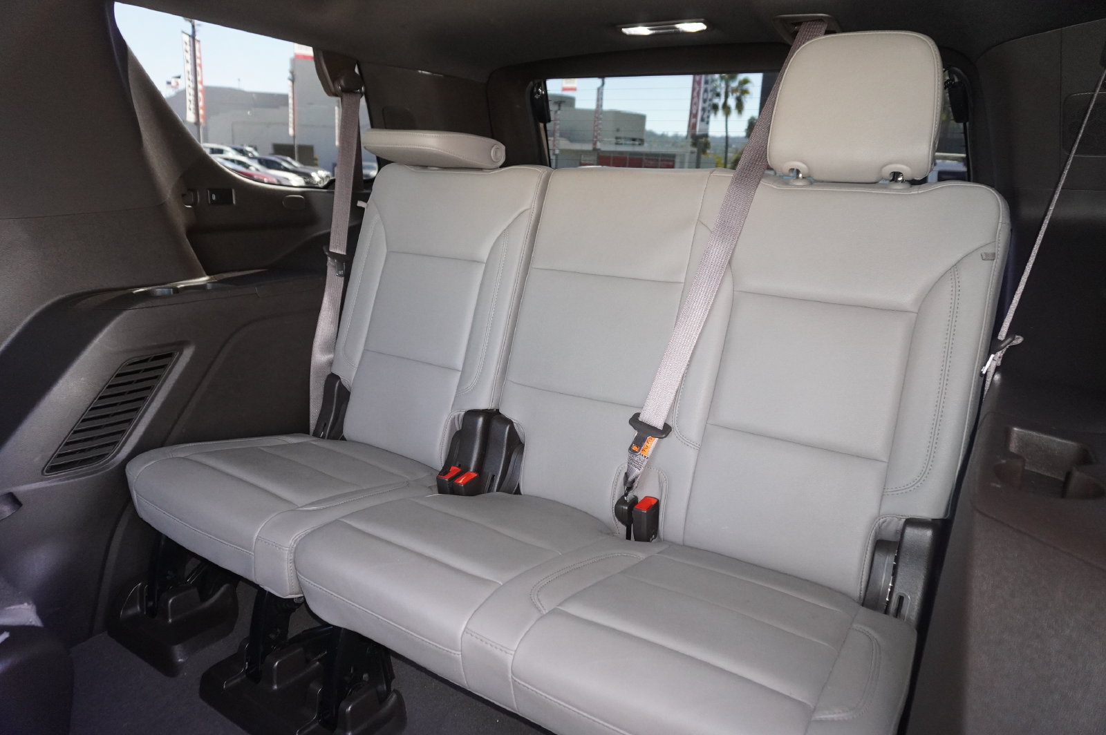 Used 2023 Chevrolet Tahoe Z71 w/ Luxury Package AWD/4WD image 11