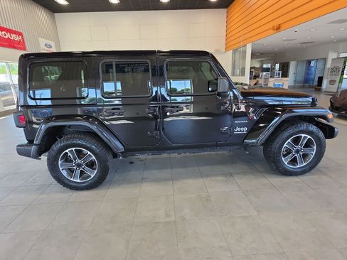 Used 2023 Jeep Wrangler Unlimited Sahara AWD/4WD image 6