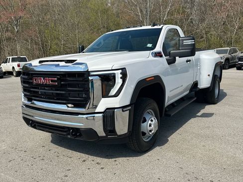 New 2026 GMC Sierra 3500 Pro image 2