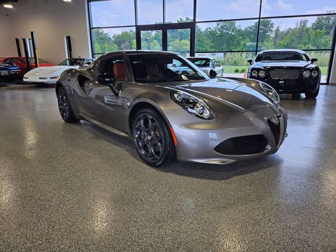 Used 2016 Alfa Romeo 4C Coupe w/ Convenience Group - Coupe RWD image 8