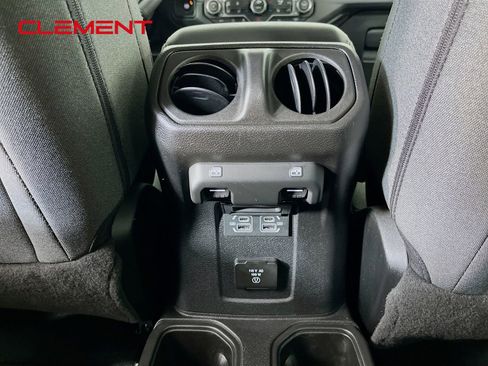 Used 2025 Jeep Wrangler Unlimited Sahara AWD/4WD image 33
