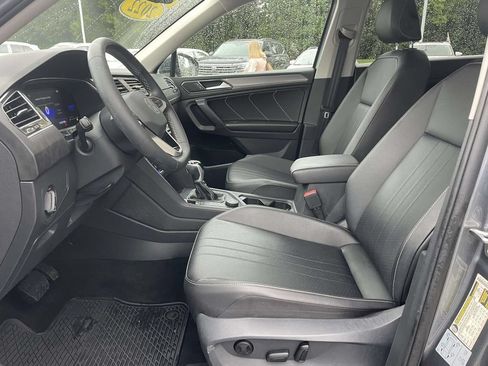 Used 2022 Volkswagen Tiguan SE AWD/4WD image 17