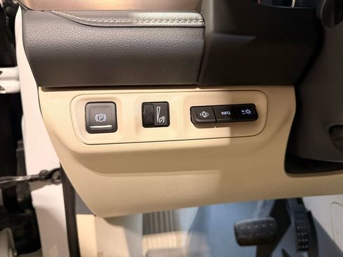 Used 2022 GMC Acadia Denali w/ Denali Ultimate Package image 15