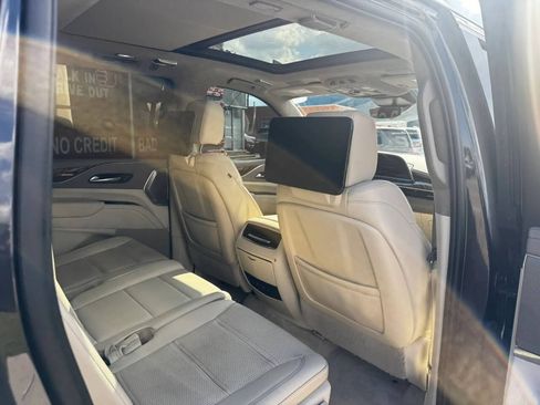 Used 2022 Cadillac Escalade ESV Premium Luxury Platinum AWD/4WD image 23