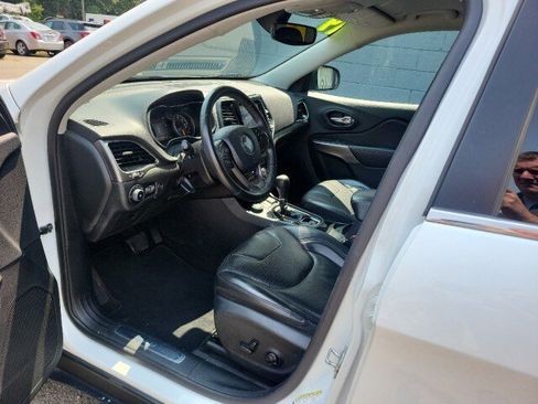 Used 2019 Jeep Cherokee Limited image 9