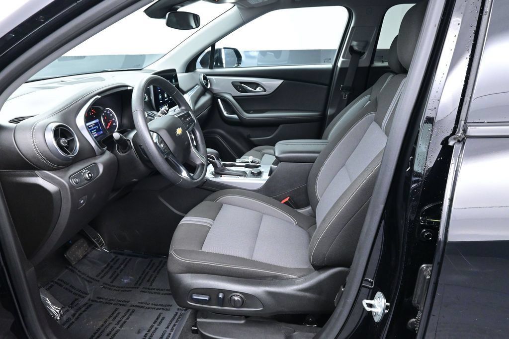 Used 2025 Chevrolet Blazer LT FWD image 25
