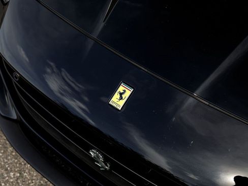 Used 2019 Ferrari Portofino RWD image 40