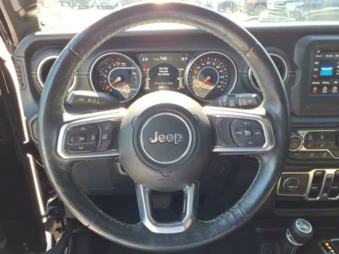 Used 2018 Jeep Wrangler Unlimited Sahara w/ Dual Top Group AWD/4WD image 18