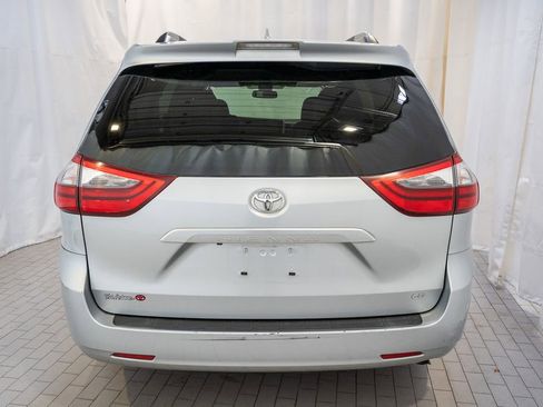 Used 2020 Toyota Sienna LE image 5