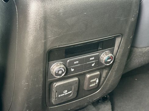 Used 2024 Buick Enclave Premium image 44