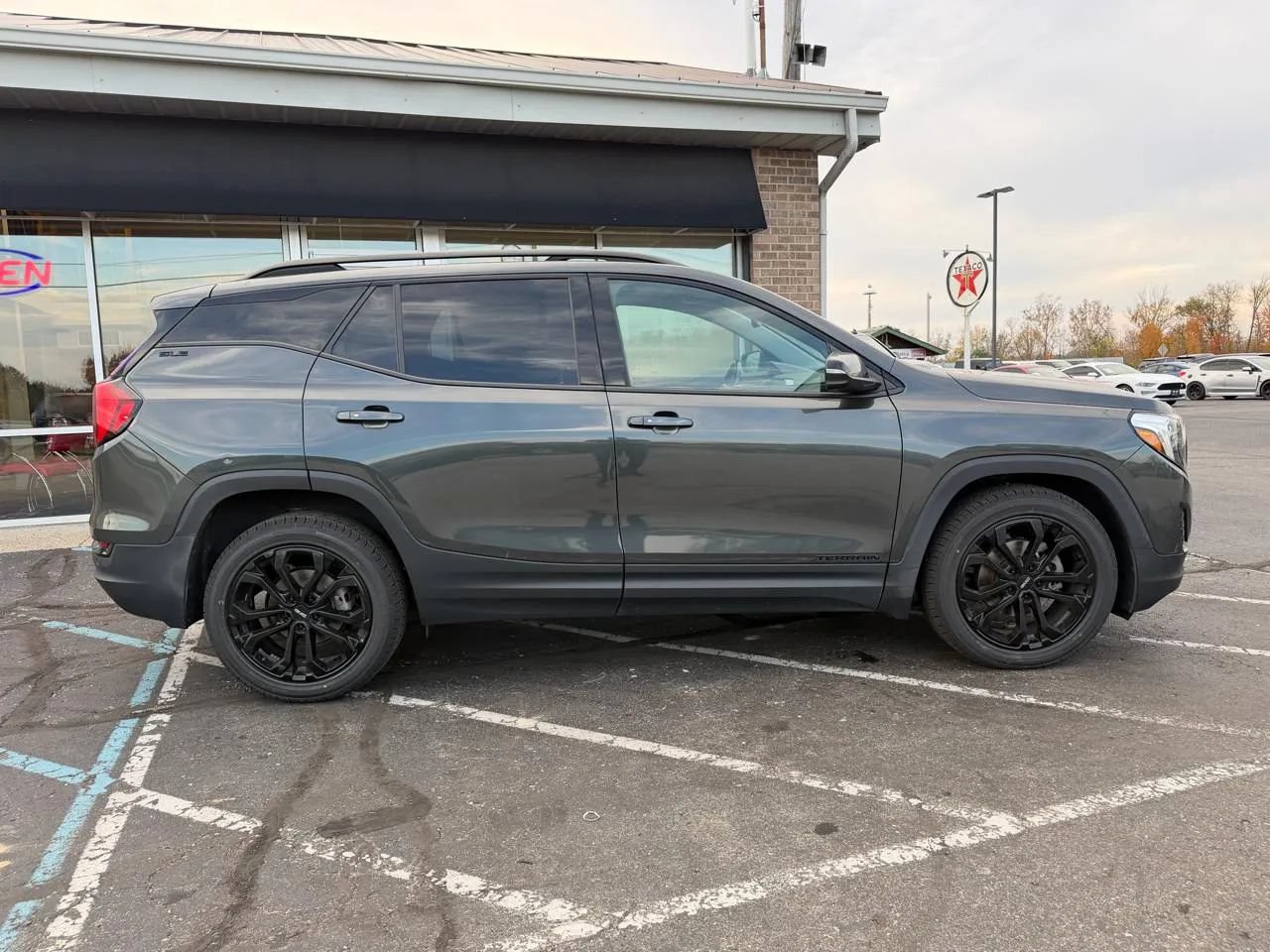 Used 2021 GMC Terrain SLE w/ Elevation Edition FWD image 6