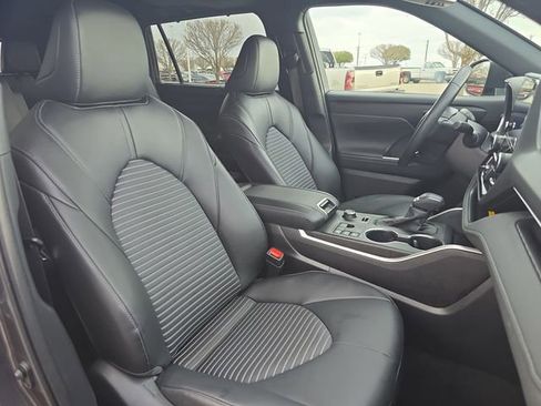Used 2025 Toyota Highlander XSE image 10