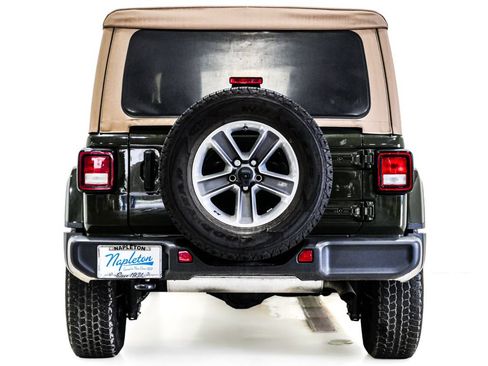 Used 2022 Jeep Wrangler Unlimited Sahara w/ Cold Weather Group AWD/4WD image 8