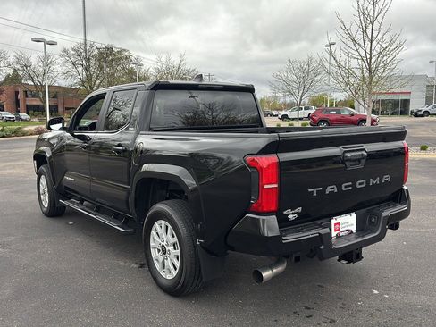 Used 2024 Toyota Tacoma SR5 AWD/4WD image 26