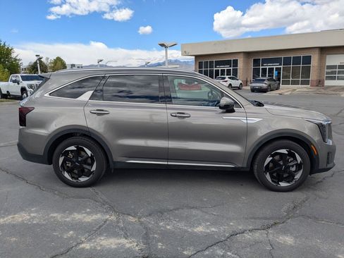 Used 2025 Kia Sorento EX AWD/4WD image 6