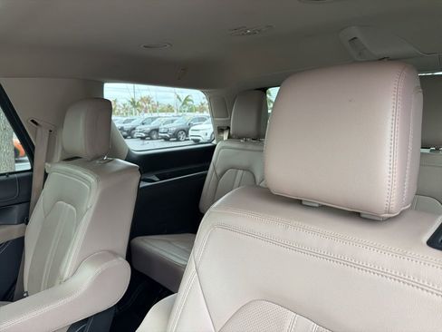 Used 2024 Ford Expedition Limited RWD image 11