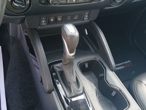 Used 2022 Nissan Frontier PRO-4X w/ Pro-4X Premium Package image 9