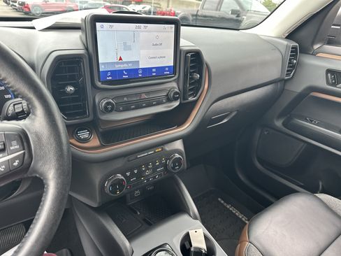 Used 2023 Ford Bronco Sport Outer Banks w/ Tech Package AWD/4WD image 4