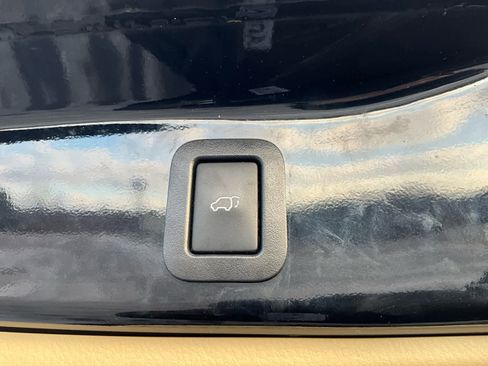 Used 2018 Toyota Highlander XLE image 30