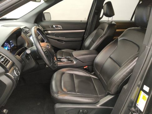 Used 2019 Ford Explorer XLT w/ Equipment Group 202A FWD image 17