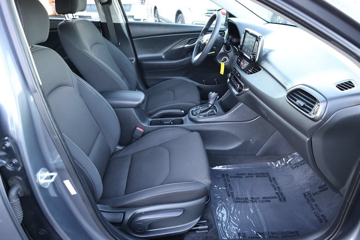 Used 2018 Hyundai Elantra GT FWD image 17