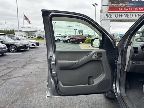 Used 2007 Nissan Frontier SE w/ SE Value Truck Pkg AWD/4WD image 9