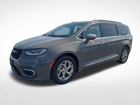 Used 2022 Chrysler Pacifica Limited FWD image 7