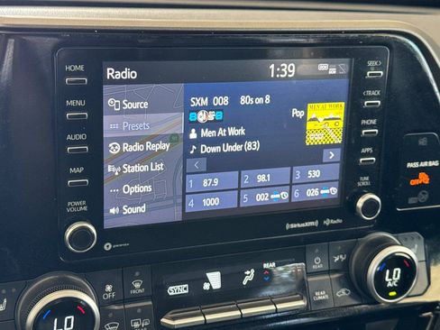Used 2022 Toyota Highlander XLE FWD image 19