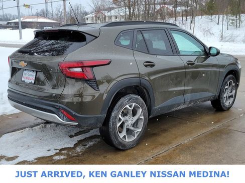 Used 2024 Chevrolet Trax LT image 3